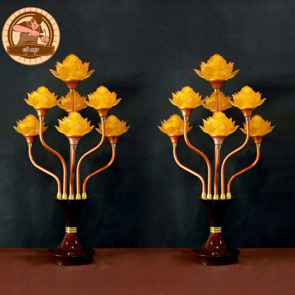 Đèn đặt trên bàn thờ mang nhiều ý nghĩa sâu sắc