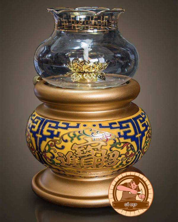 Đèn thờ gốm sứ kết hợp với đồng mang họa thiết hoa văn, trang nhã