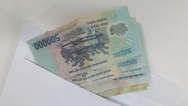 Mơ được tặng 1 phong bì tiền là một dấu hiệu tích cực