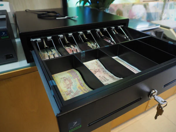 Mơ thấy két đựng tiền mang theo ý nghĩa tốt xấu khác nhau