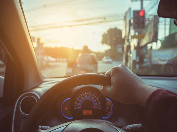 Mơ lái xe ô tô đánh con gì?