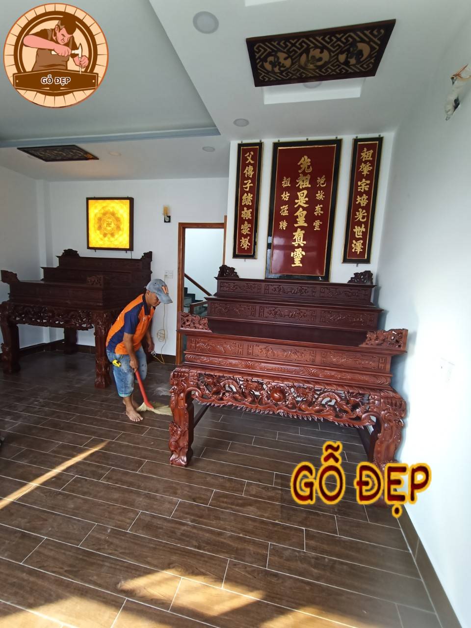 Lắp đặt sập thờ gỗ gụ tại nhà khách hàng