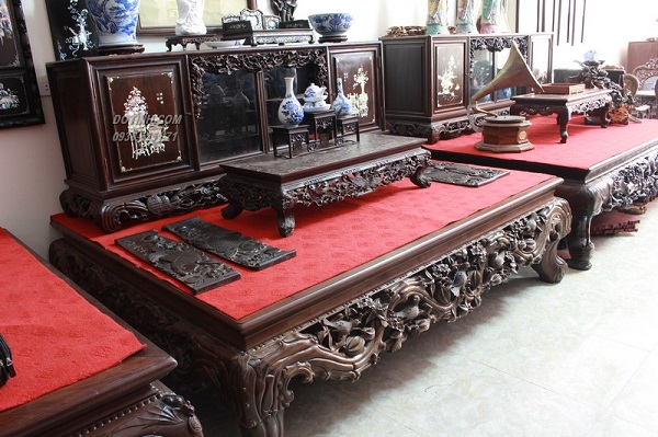 Chất gỗ làm nên chiếc sập tủ chè là yếu tố vô cùng quan trọng