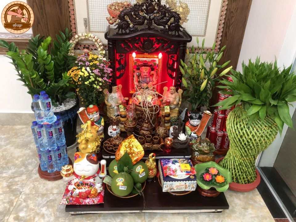 Có nên dùng lại bàn thờ Thần Tài của chủ cũ?