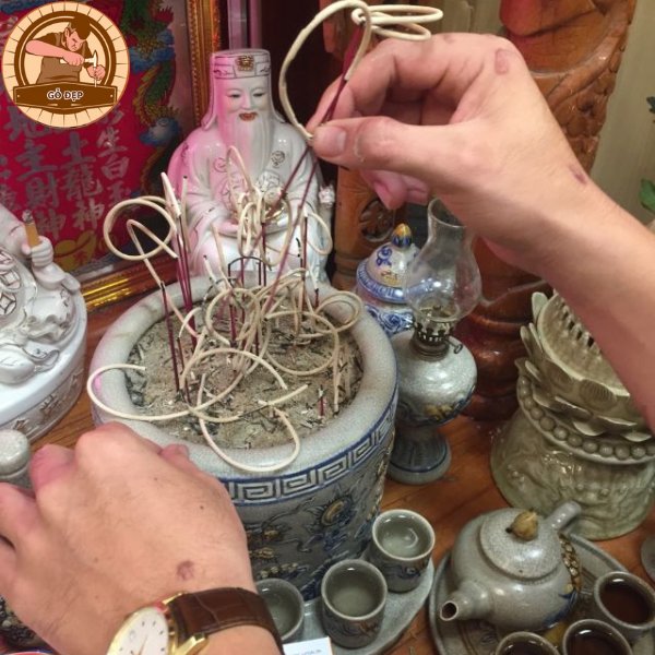 Thắp hương - nét đẹp truyền thống trong văn hóa của người Việt