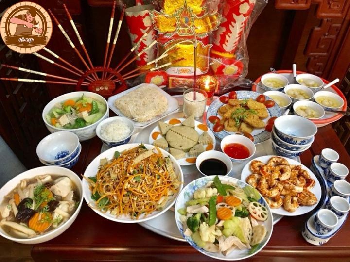 Mâm cơm cúng thắp hương rằm tháng 7 bàn thờ gia tiên