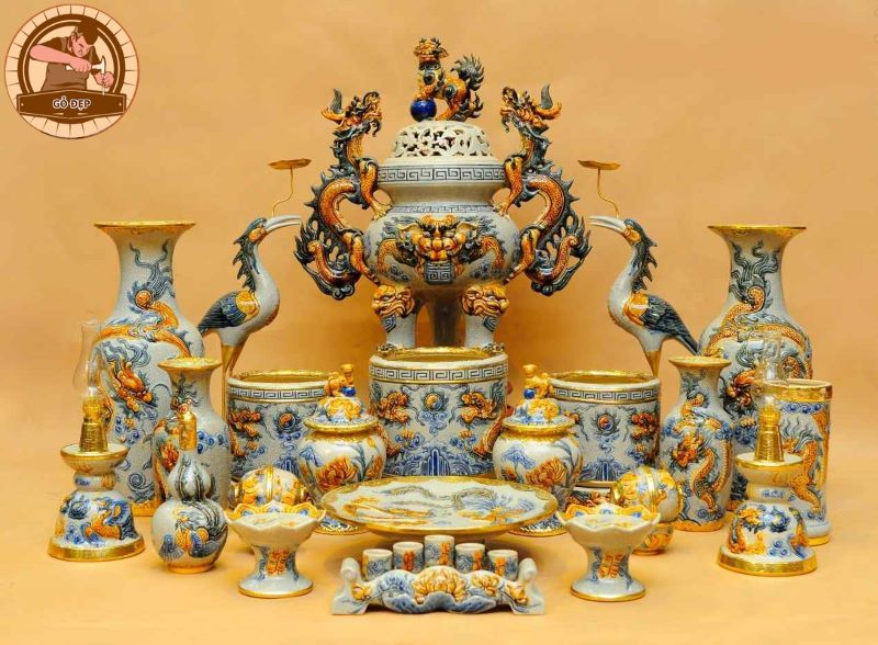 Sắp xếp bát hương bàn thờ gia tiên đơn giản, đẹp mắt