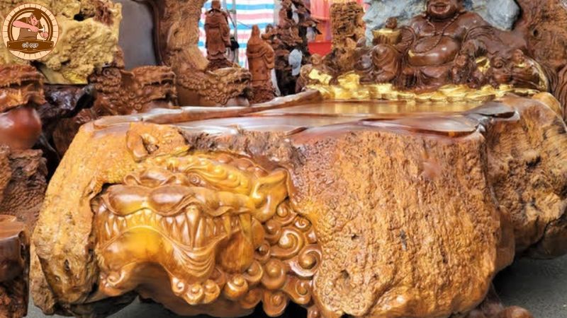 Bàn ghế từ gỗ kháo tạo nên không gian ấm cúng và sang trọng