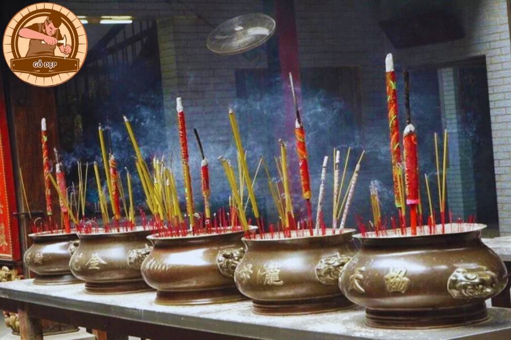 Nằm mơ thấy nhiều bát hương là điềm báo gì? Là lành hay dữ?