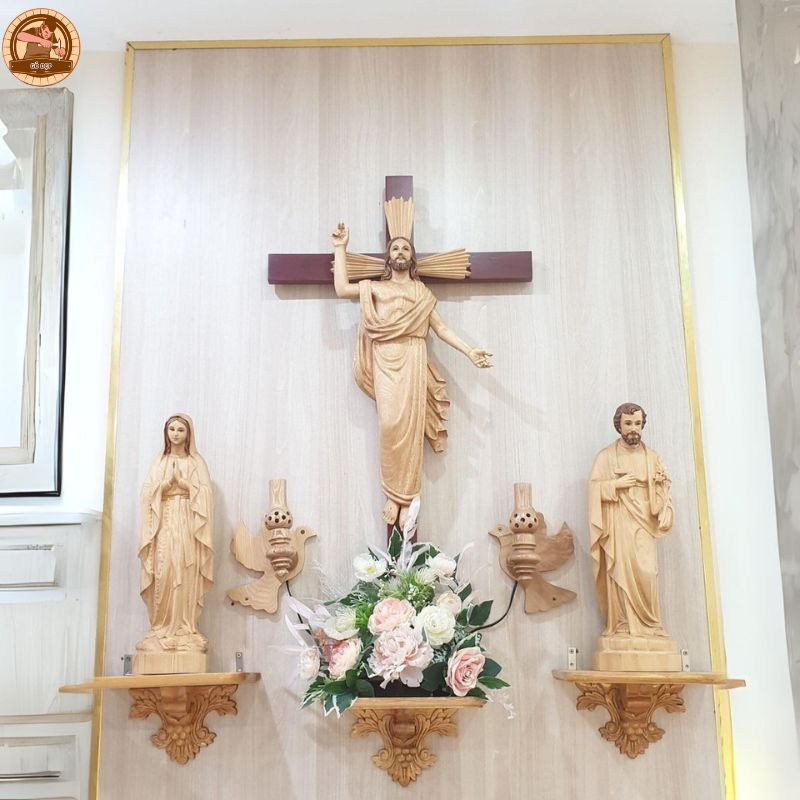 Thiết kế phòng thờ đạo công giáo bằng gỗ gụ sang trọng