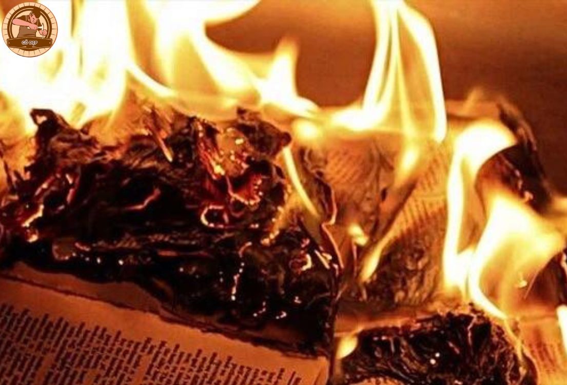 Đốt vía khi đi đám ma về nhằm giải trừ khí âm bám trên người