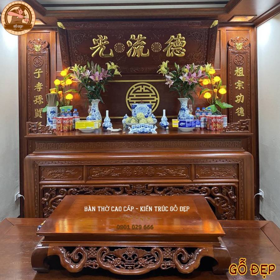 Bàn thờ gỗ mít với thiết kế đơn giản không kém phần sang trọng