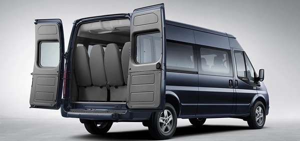 Kích thước xe 16 chỗ Ford Transit có kích thước khoang khá hẹp