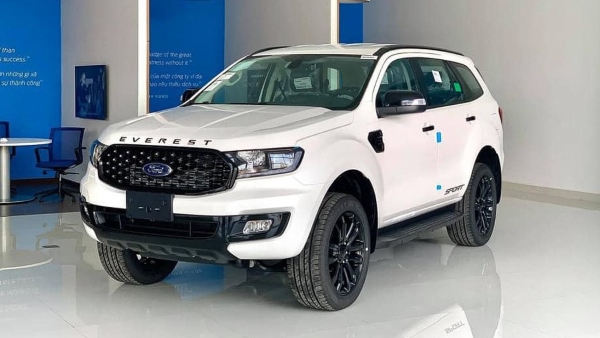 Xe Ford Everest 7 chỗ có hệ thống ga tự động và cảnh báo va chạm tiên tiến