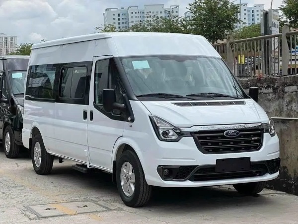 Xe Ford Transit 16 chỗ có thiết kế nội ngoại thất hiện đại