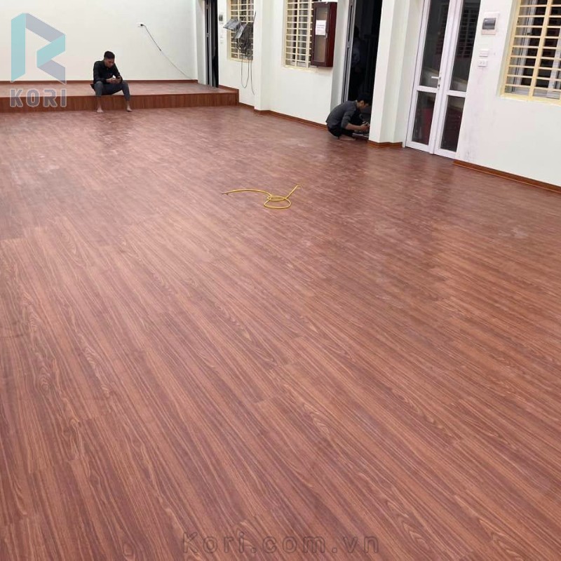 lợi ích sử dụng sàn nhựa giả gỗ