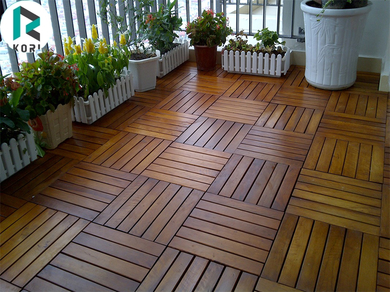 Sàn gỗ ban công thân thiện