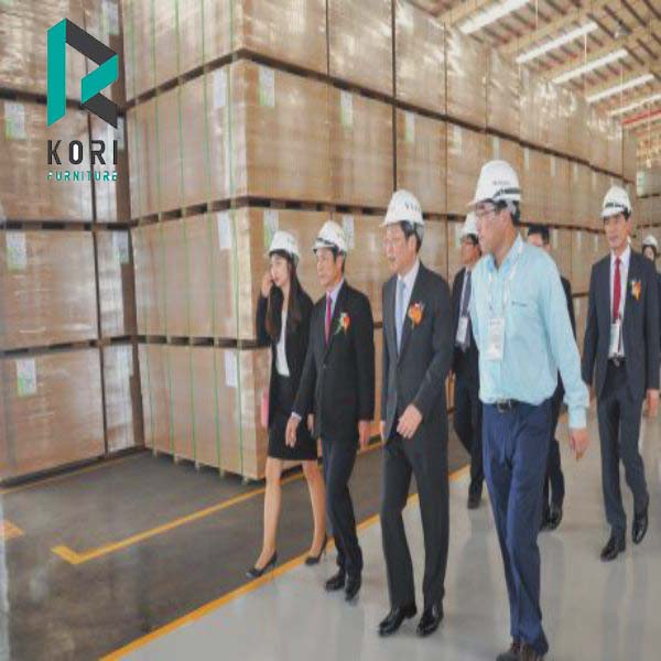 kho sàn gỗ ngoái trời