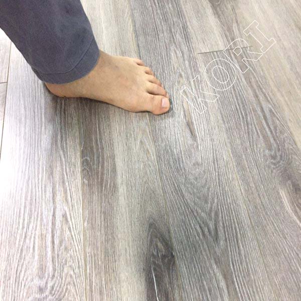 bề mặt sàn gỗ bn124