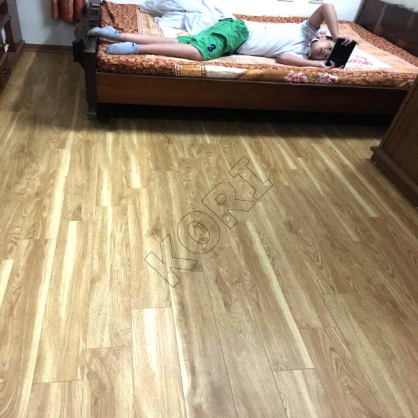 mã sàn gỗ công nghiệp sáng sồi