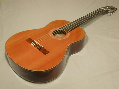 mua đàn guitar classic