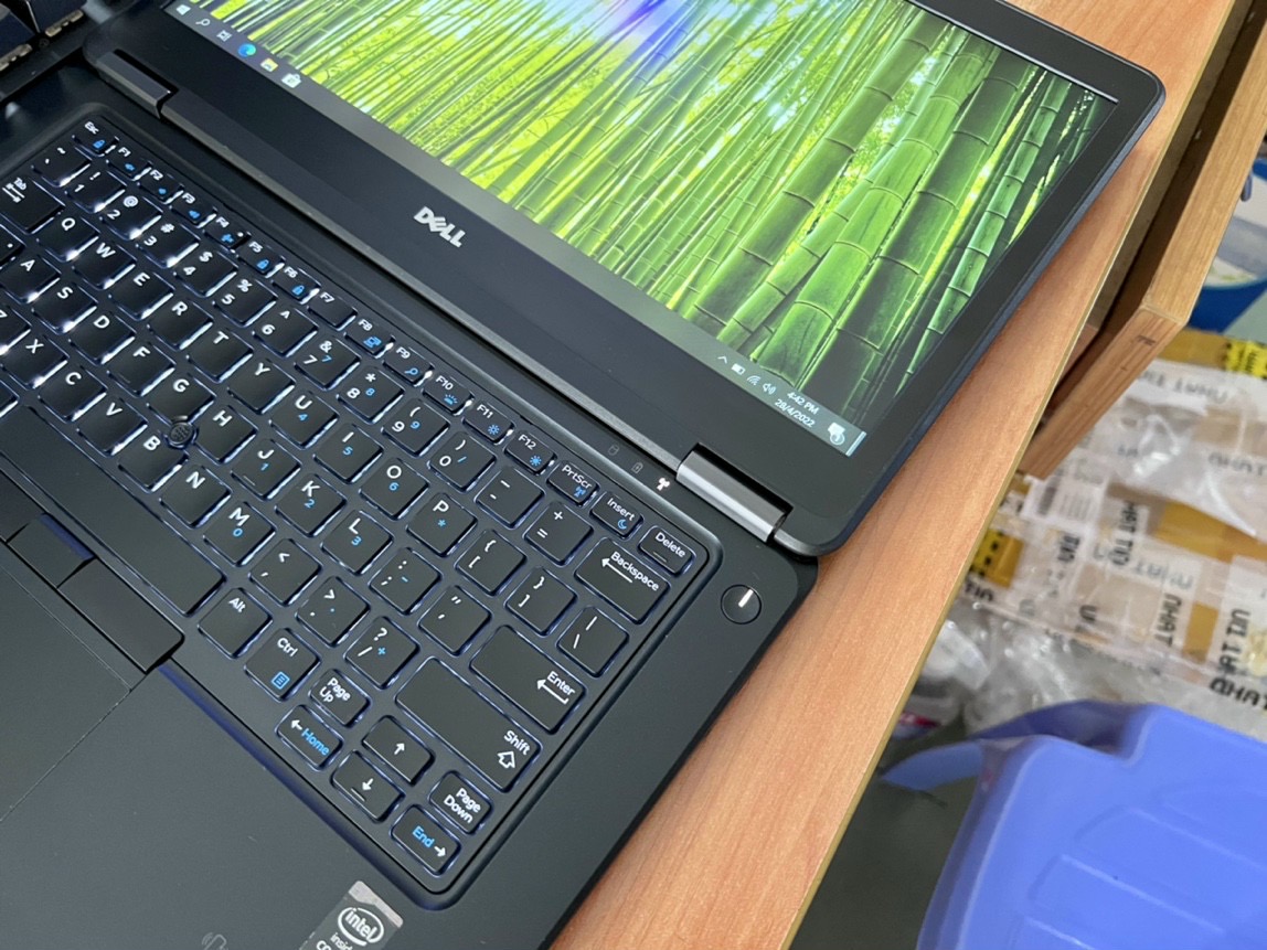 LAPTOP DELL 7450