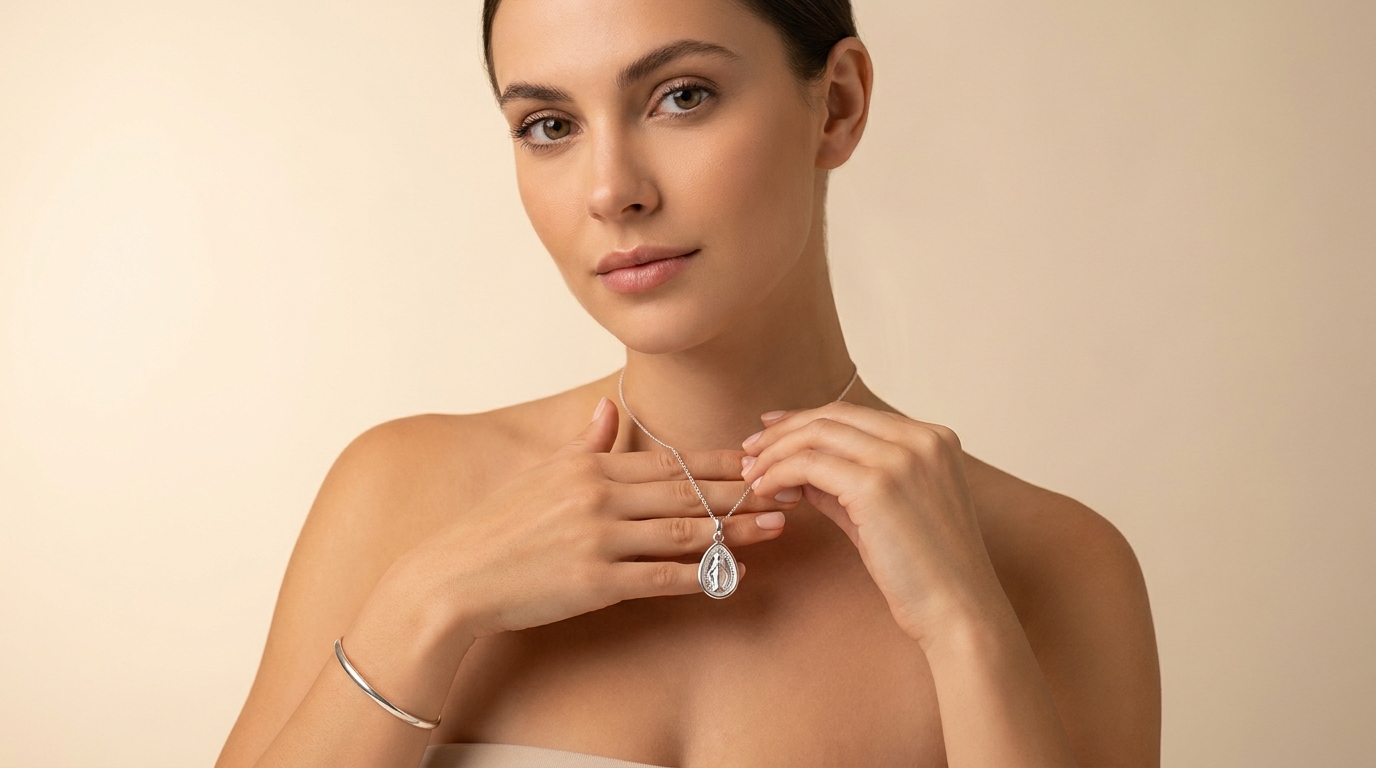 Trang sức bạc không chỉ là phụ kiện làm đẹp mà còn là lá chắn bảo vệ sức khỏe