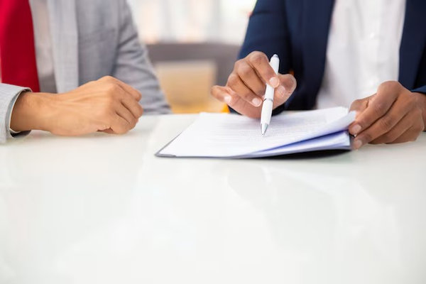 Ký hợp đồng cung ứng văn phòng phẩm dài hạn để giữ giá ổn định