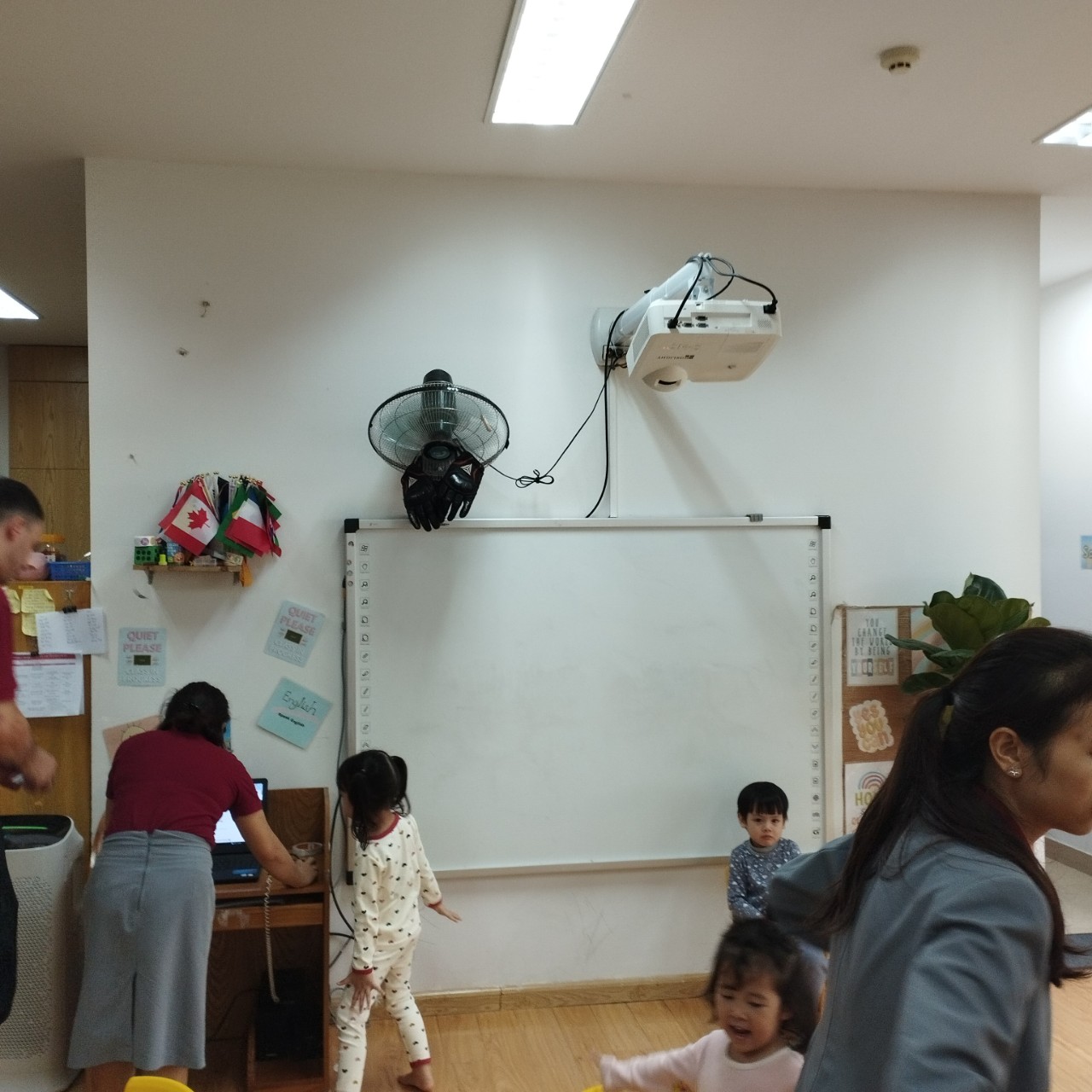 bảng tương tác cho trường mầm non