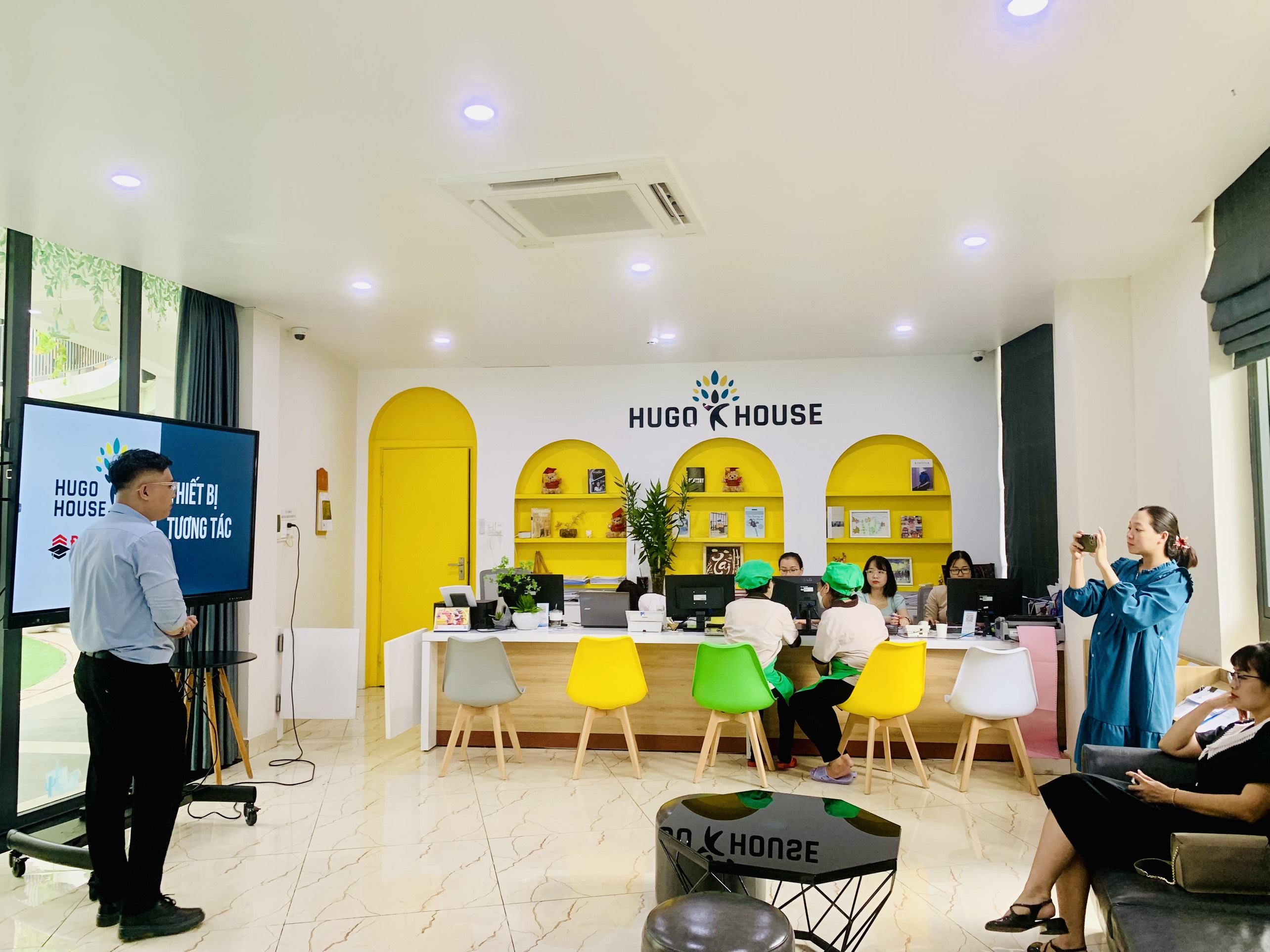 Biến Tivi Thông Thường Thành Tivi Cảm Ứng Dạy Học