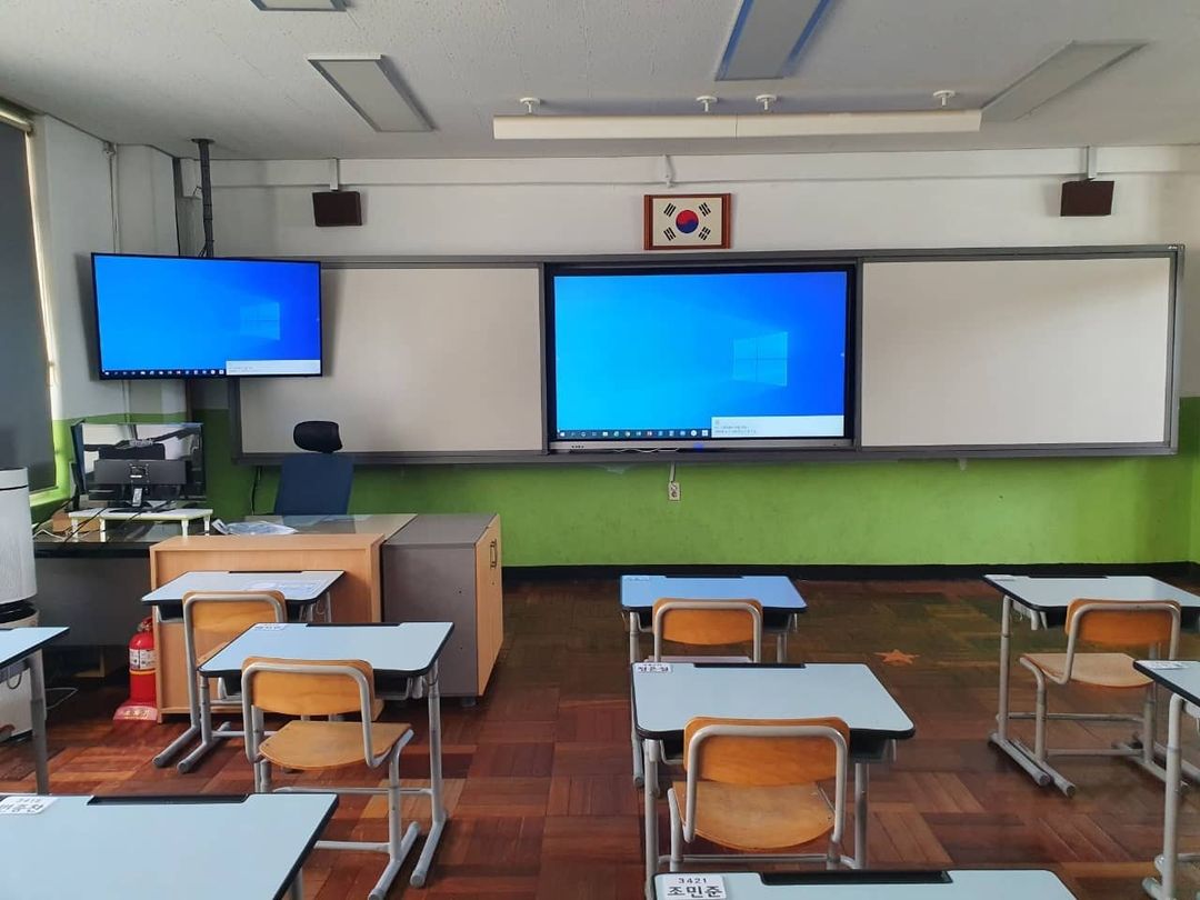 màn hình tương tác thương hiệu Hàn Quốc