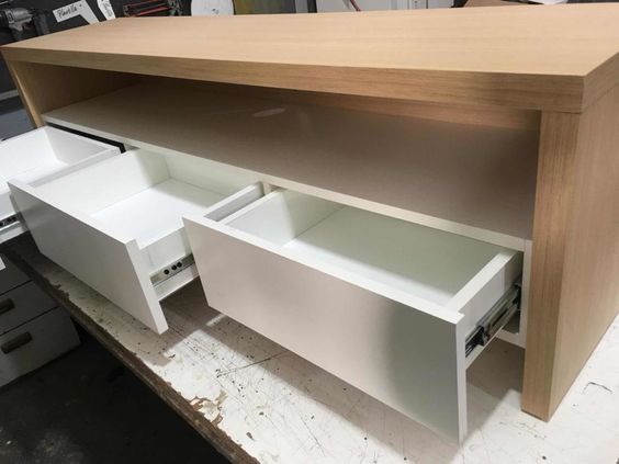 kệ tivi để sàn