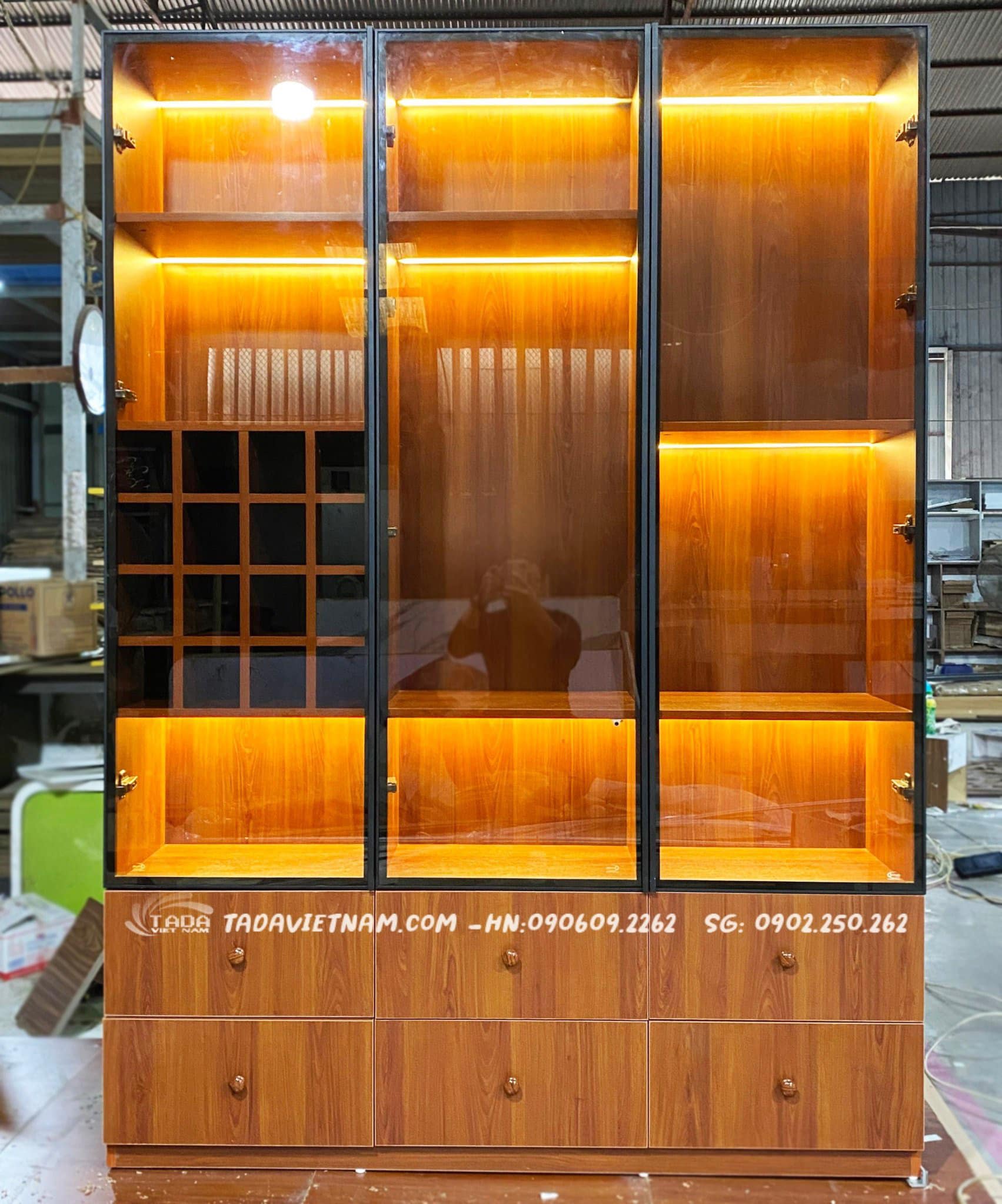 Tổng hợp mẫu tủ rượu 3 cánh bản khung nhôm kính cường lực