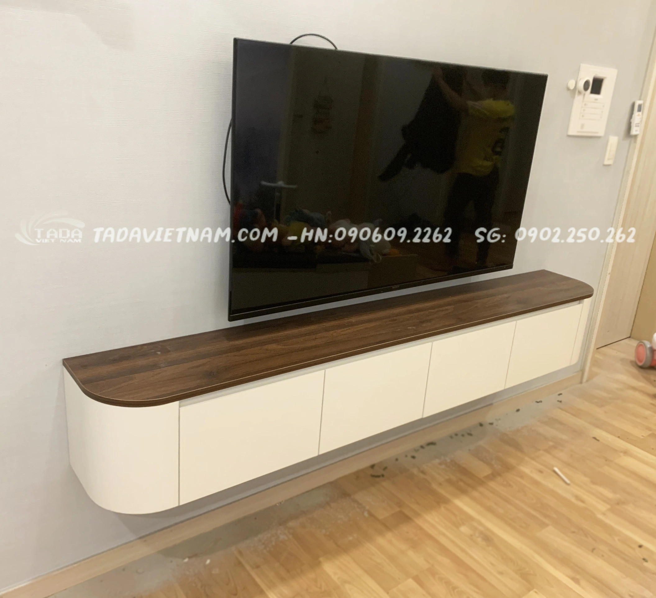 kệ tivi kiểu dáng đơn giản cho hiệu quả tối ưu hóa không gian đáng kể