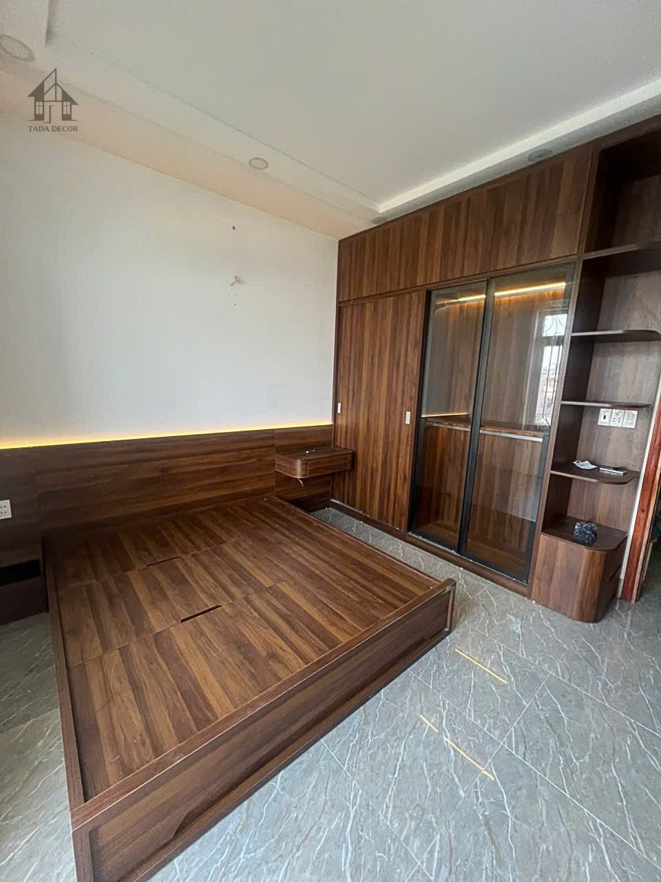 combo nội thất phòng ngủ hiện đại gồm giường ngủ tủ quần áo kệ tivi