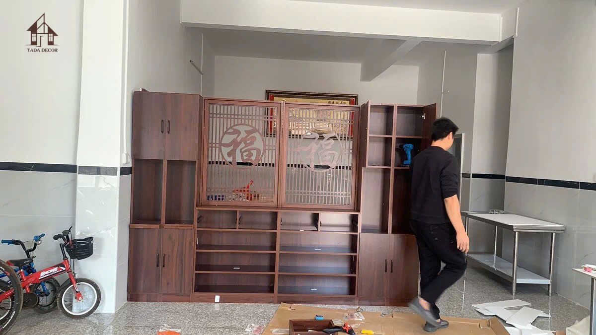 Chi tiết vách CNC phong thủy tinh xảo trên mẫu tủ đa năng TADA Việt Nam