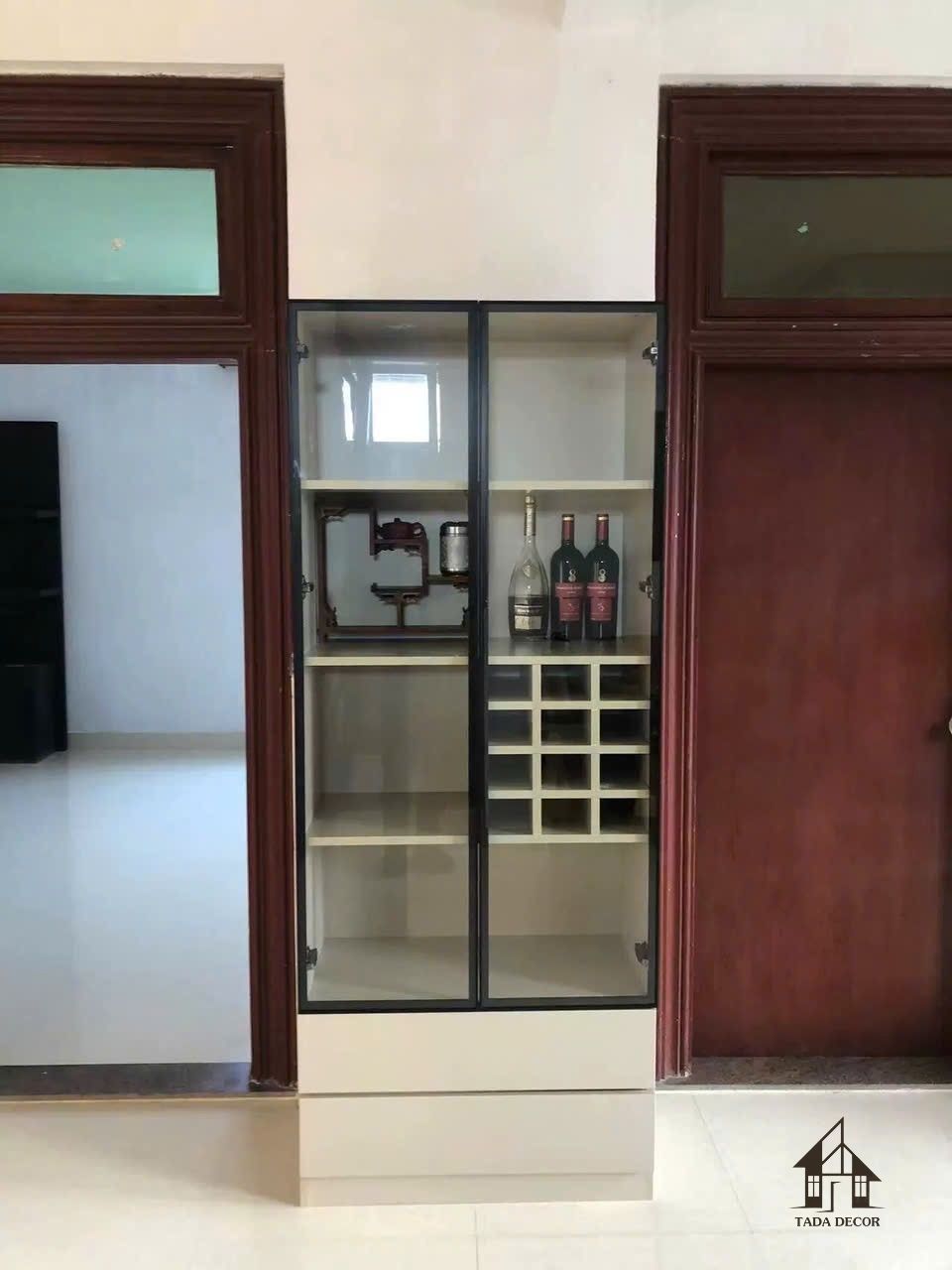 Tủ đựng rượu kết hợp trưng bày decor và ly rượu