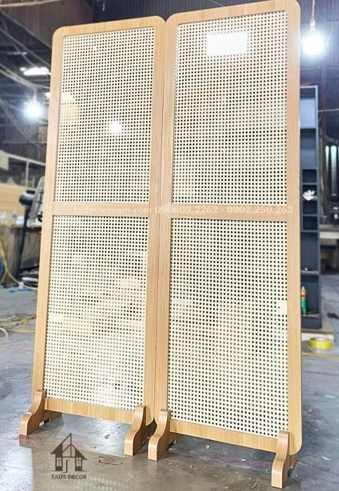 Mẫu vách ngăn phòng TADA TD993 kết hợp mây mát cao, tạo không gian thoáng và tinh tế