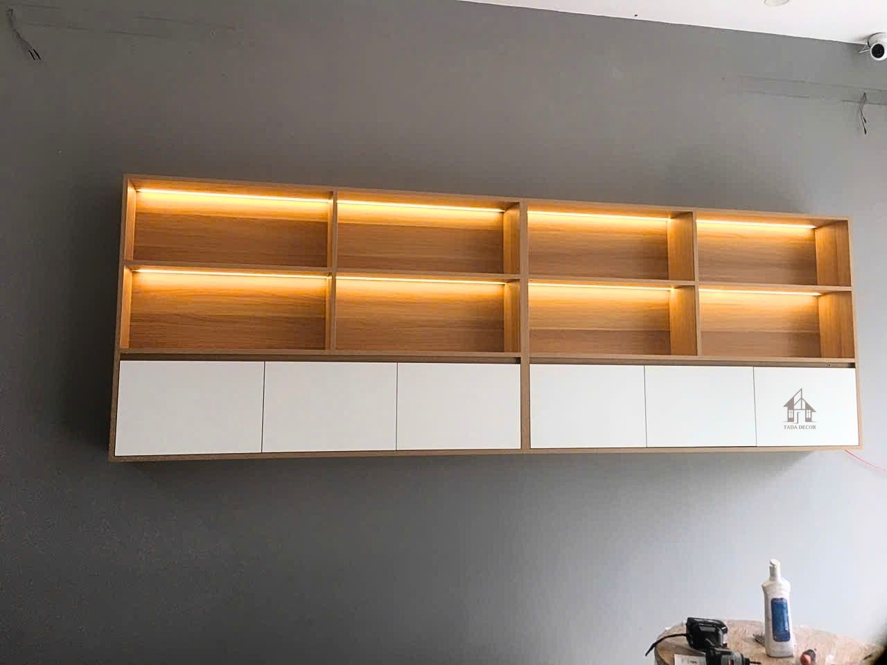 Kệ để đồ đa năng treo tường kết hợp đèn LED sang trọng