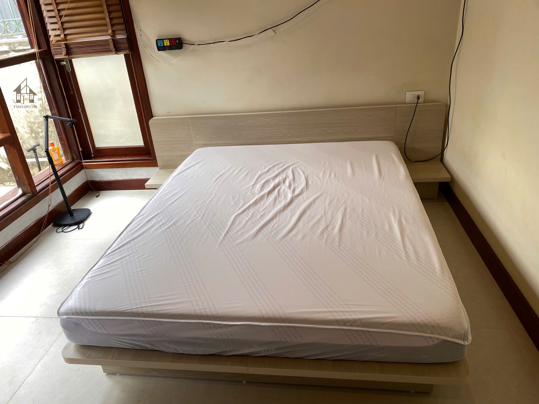 Giường bệt kiểu Nhật bằng gỗ thiết kế thấp sát sàn hoàn thiện thực tế cho phòng ngủ