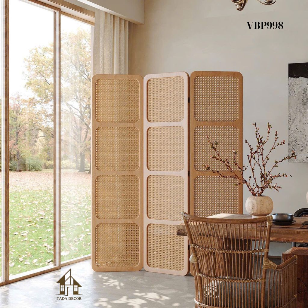 Cận cảnh họa tiết mây mắt cáo tự nhiên kết hợp khung gỗ óc chó cao cấp, tạo điểm nhấn ấm cúng và thẩm mỹ cho căn phòng.