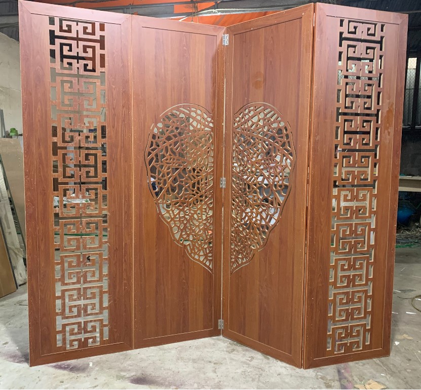 Vách ngăn phòng được ứng dụng rất tinh tế, tạo cảm giác rộng hơn cho phòng khách