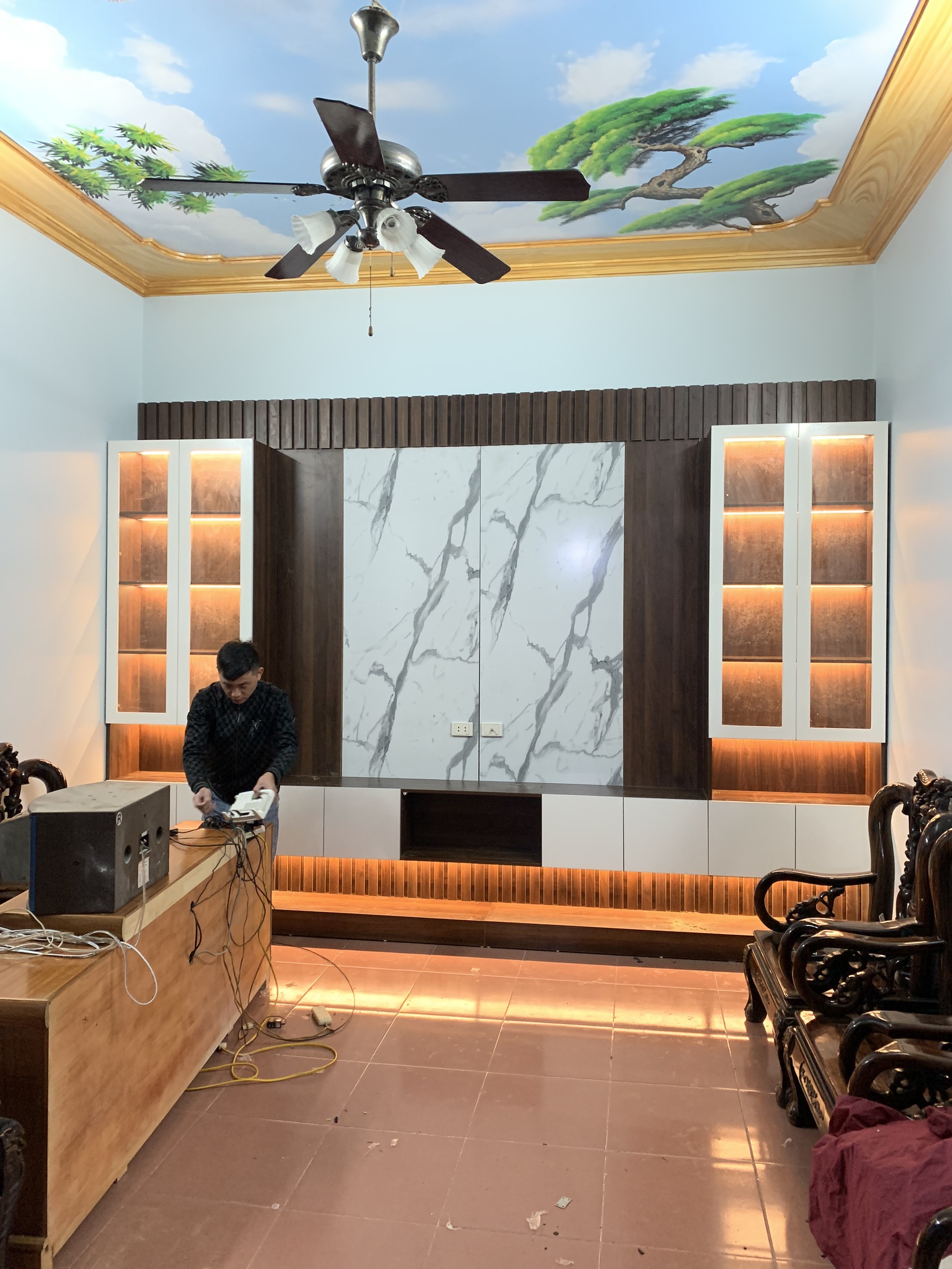 Với các tính năng như ẩn dây, tản nhiệt hiệu quả, và không gian lưu trữ thông minh, chúng tối ưu hóa không gian và tạo nên một tổ chức gọn gàng