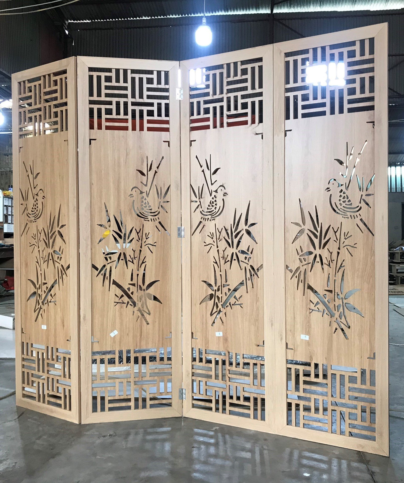 Vách bình phong chim trúc màu vân sồi thương hiệu TADA VIETNAM - TDVN20