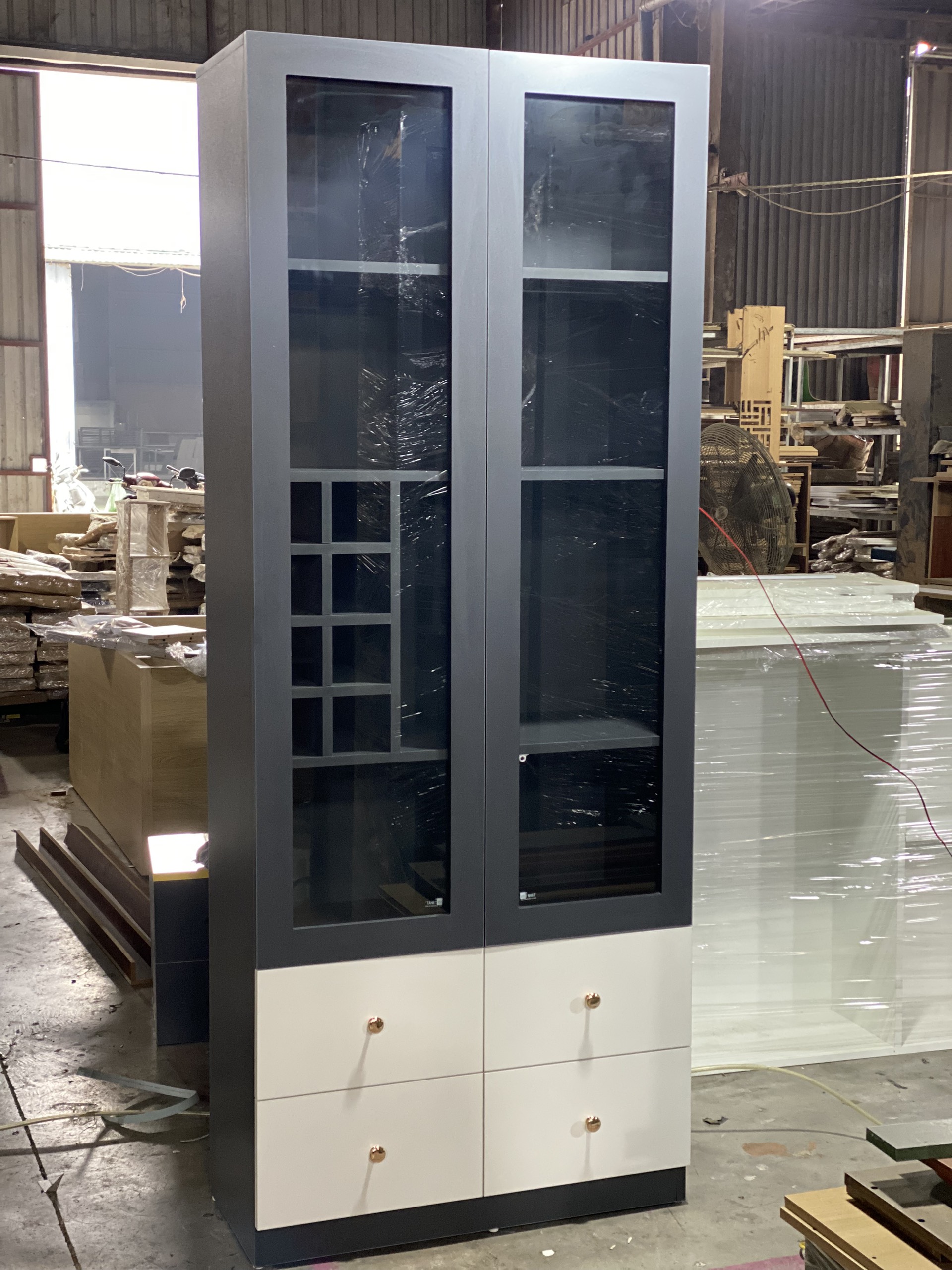 Tủ rượu đẹp phòng khách chất liệu gỗ MDF thương hiệu TADA- TDTR28