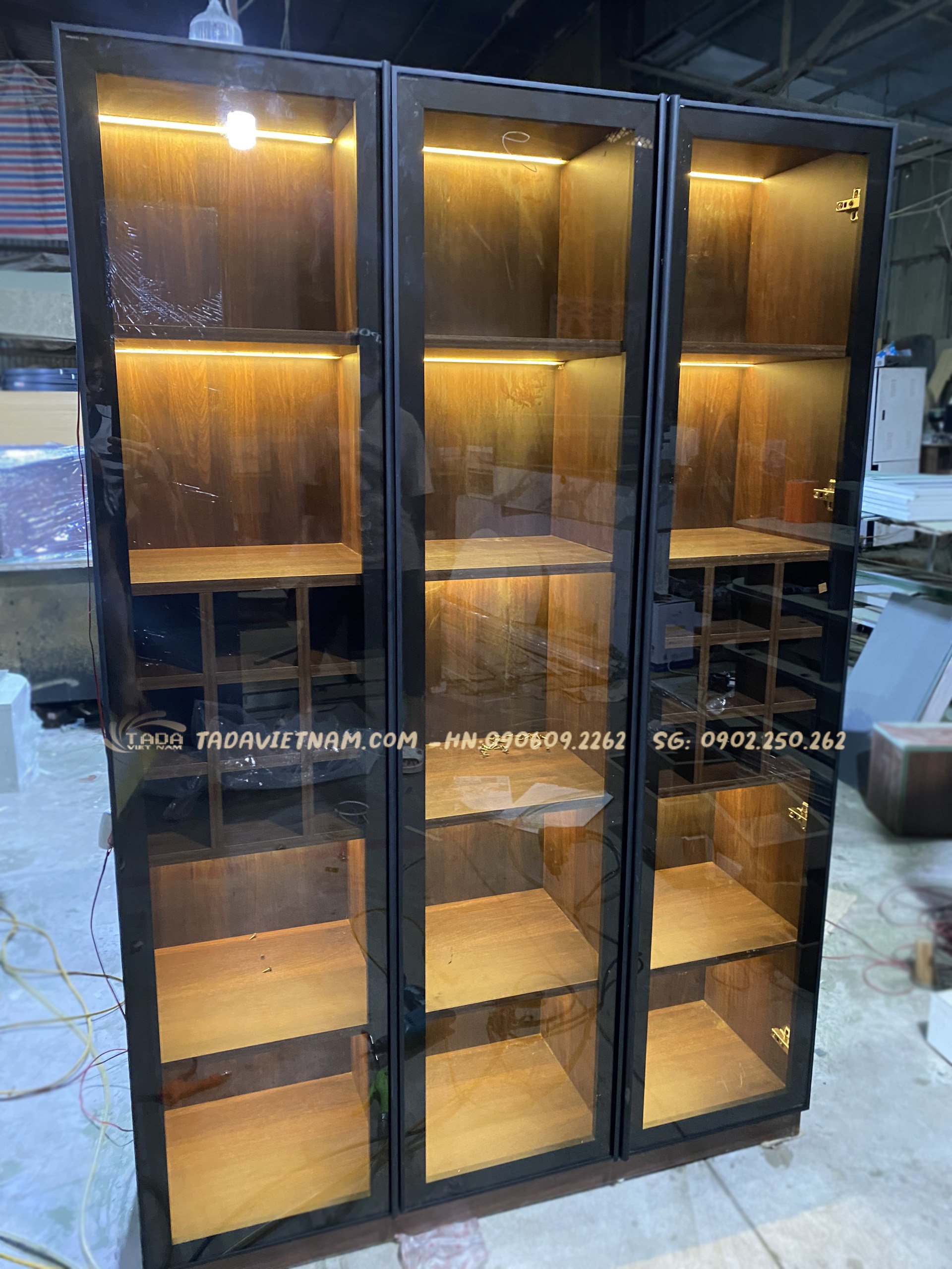 Tổng hợp mẫu tủ rượu 3 cánh bản khung nhôm kính cường lực