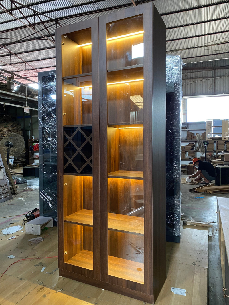 TỦ RƯỢU KẾT HỢP LED KHUNG GỖ CÁNH KÍNH PHÒNG KHÁCH SANG TRỌNG TD16141