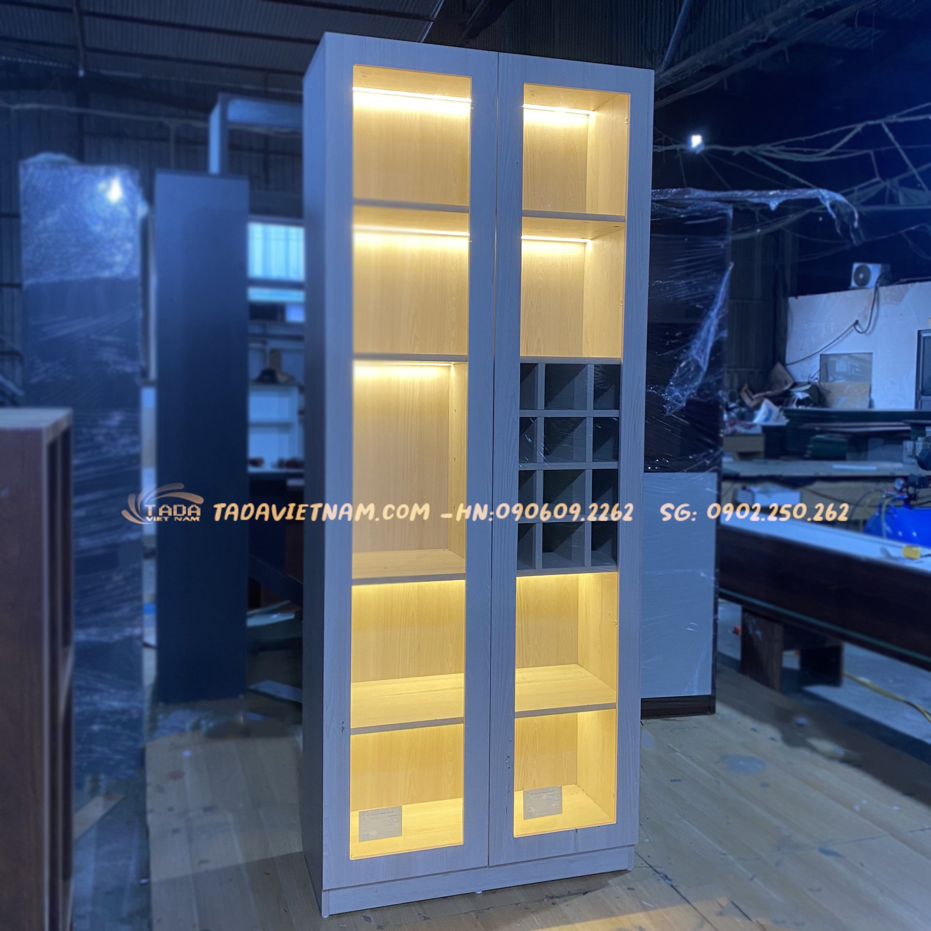 TỦ RƯỢU KẾT HỢP LED KHUNG GỖ CÁNH KÍNH PHÒNG KHÁCH SANG TRỌNG TD16141