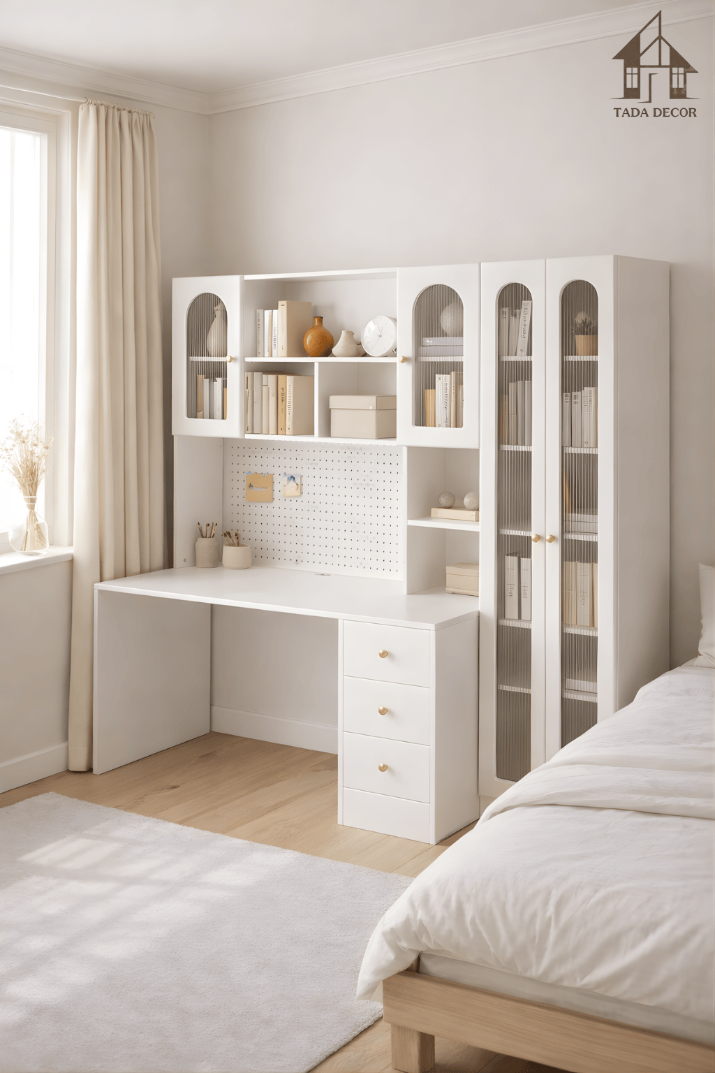 Bàn học gỗ MDF xinh xắn cho bé gái TADA