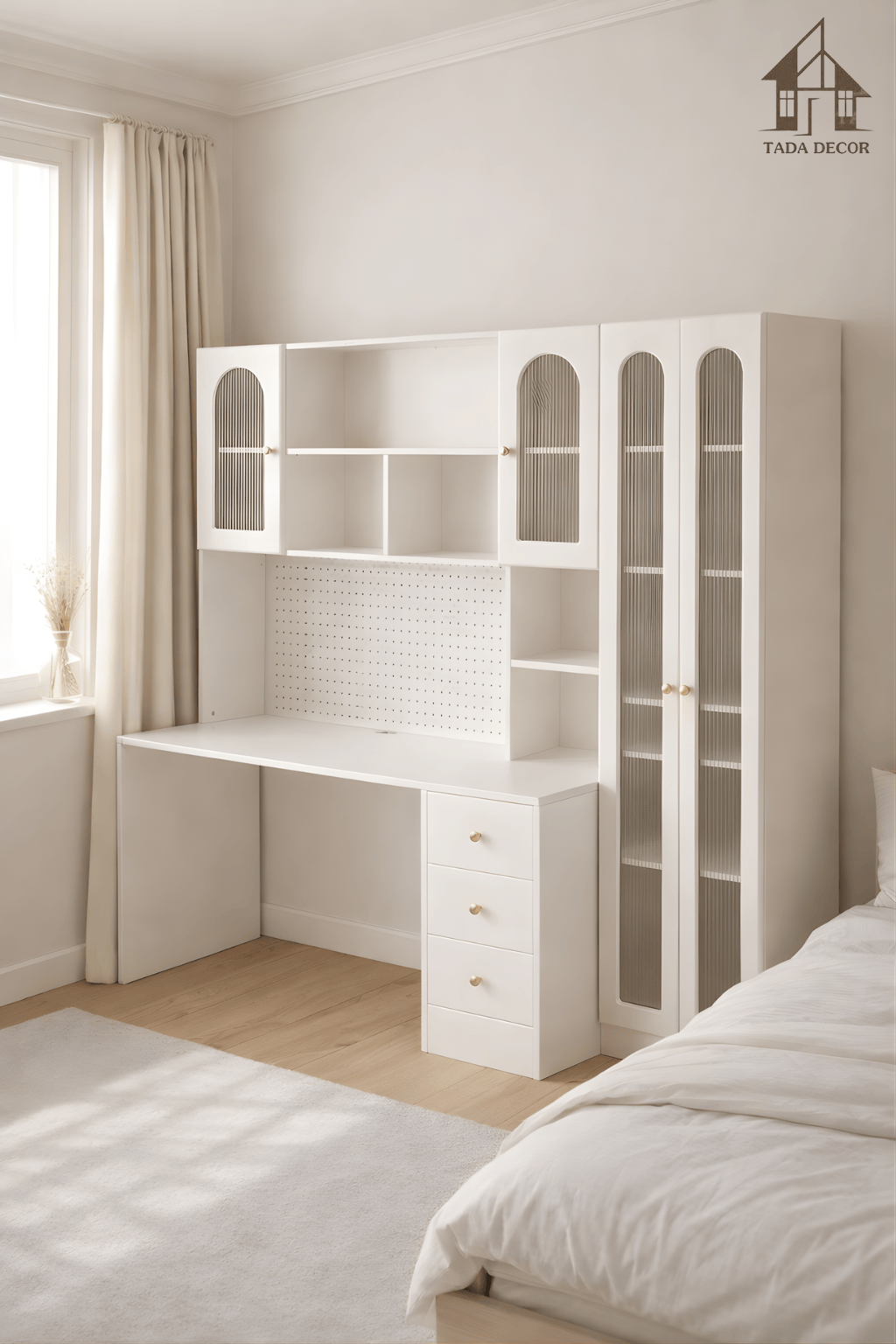 Bàn học gỗ MDF xinh xắn cho bé gái TADA